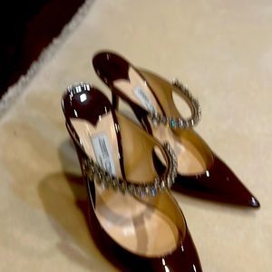 The Bing 100 mule in ballet burgundy patent leather is modern and stylish.